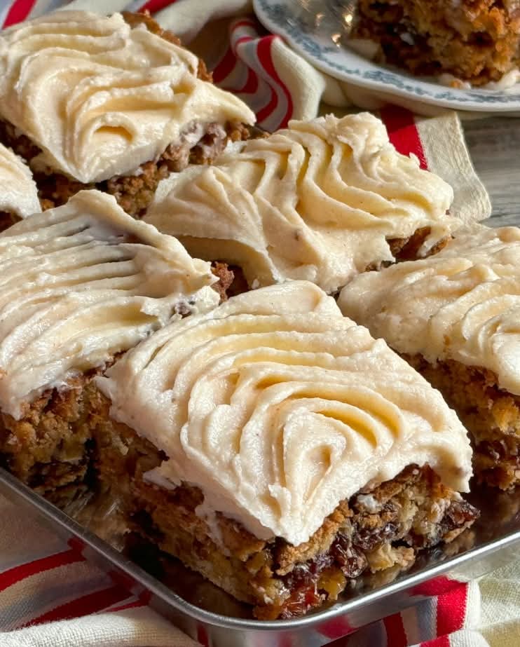 Old-Fashioned Frosted Oatmeal Raisin Bars Recipe